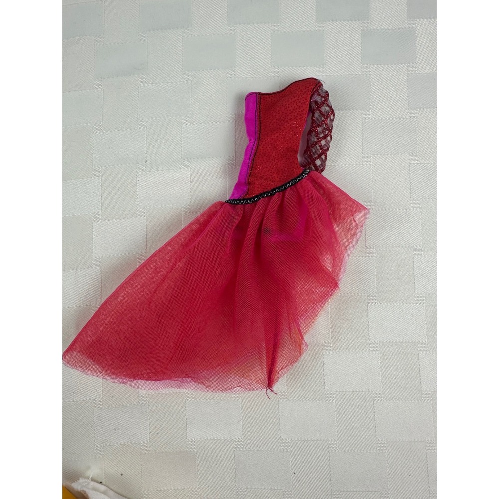 Barbie Fashionistas Swappin' Styles Hollywood Divas Sassy Doll 2010 Red Dress